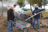 Ernten der Holzkohle